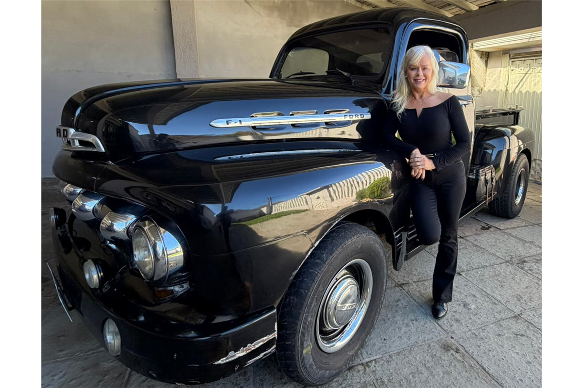 Ford F1 1950 é mantida como símbolo de amor e lembranças